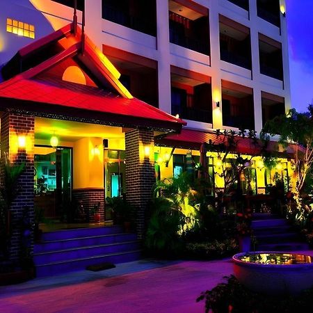 Rayong Lanna Hotel Extérieur photo