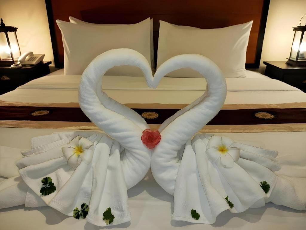 Rayong Lanna Hotel Extérieur photo