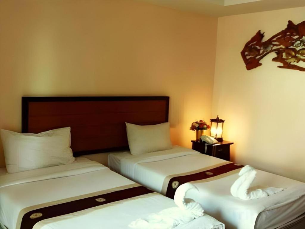 Rayong Lanna Hotel Extérieur photo