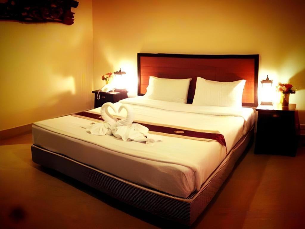 Rayong Lanna Hotel Extérieur photo