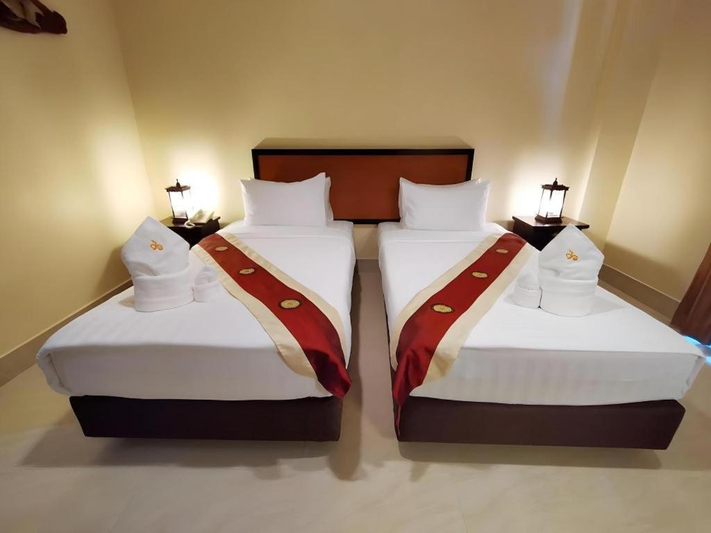 Rayong Lanna Hotel Extérieur photo