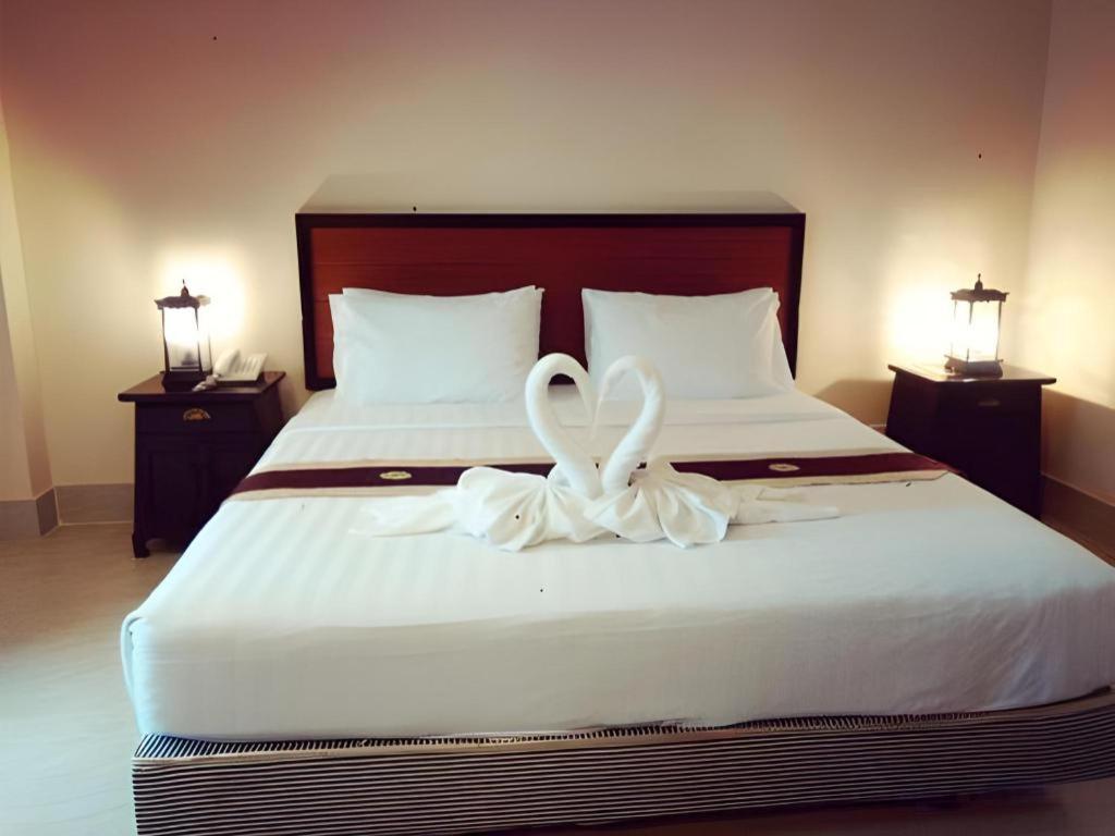 Rayong Lanna Hotel Extérieur photo