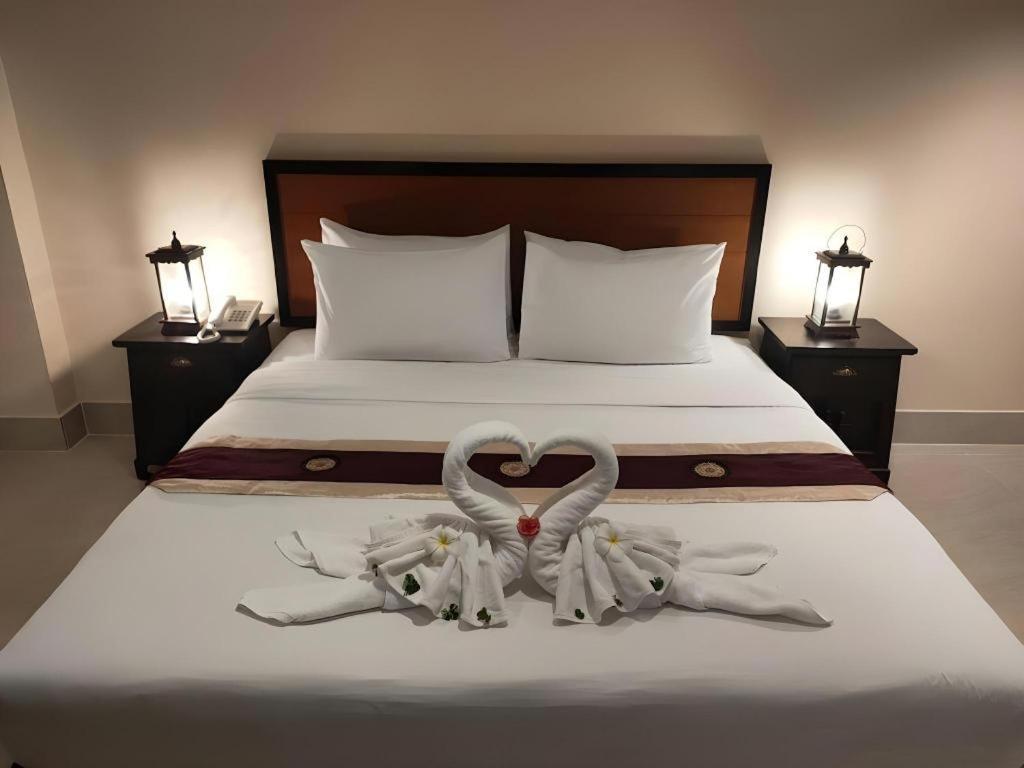 Rayong Lanna Hotel Extérieur photo