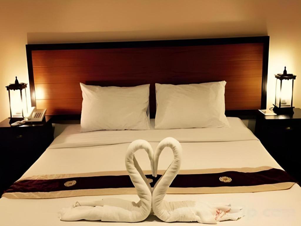 Rayong Lanna Hotel Extérieur photo