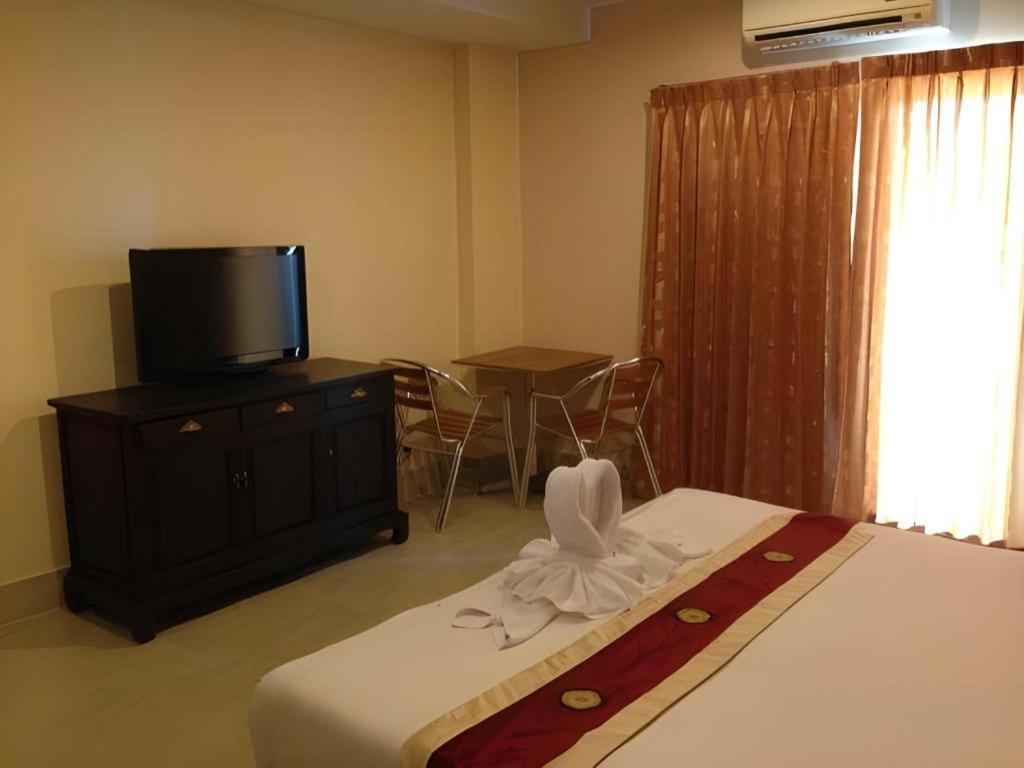 Rayong Lanna Hotel Extérieur photo