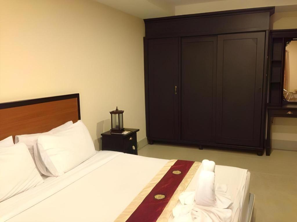 Rayong Lanna Hotel Extérieur photo
