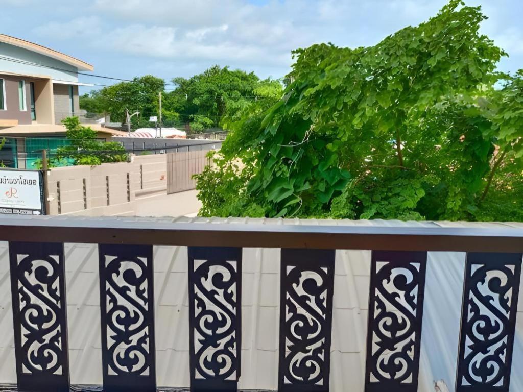 Rayong Lanna Hotel Extérieur photo