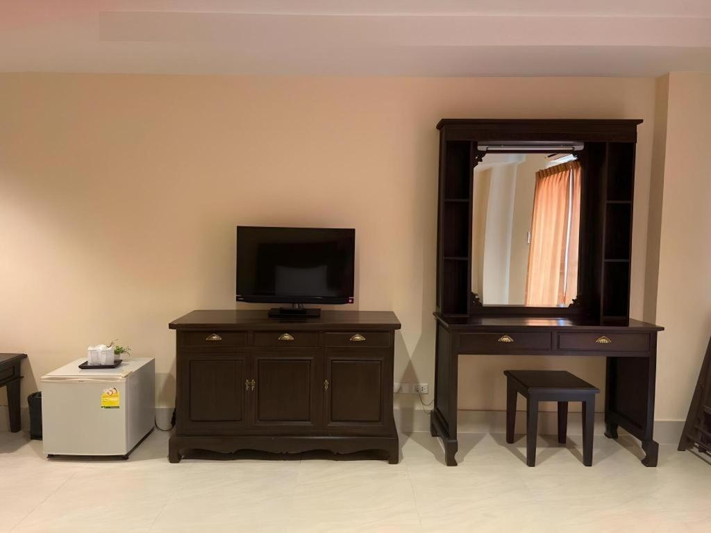 Rayong Lanna Hotel Extérieur photo