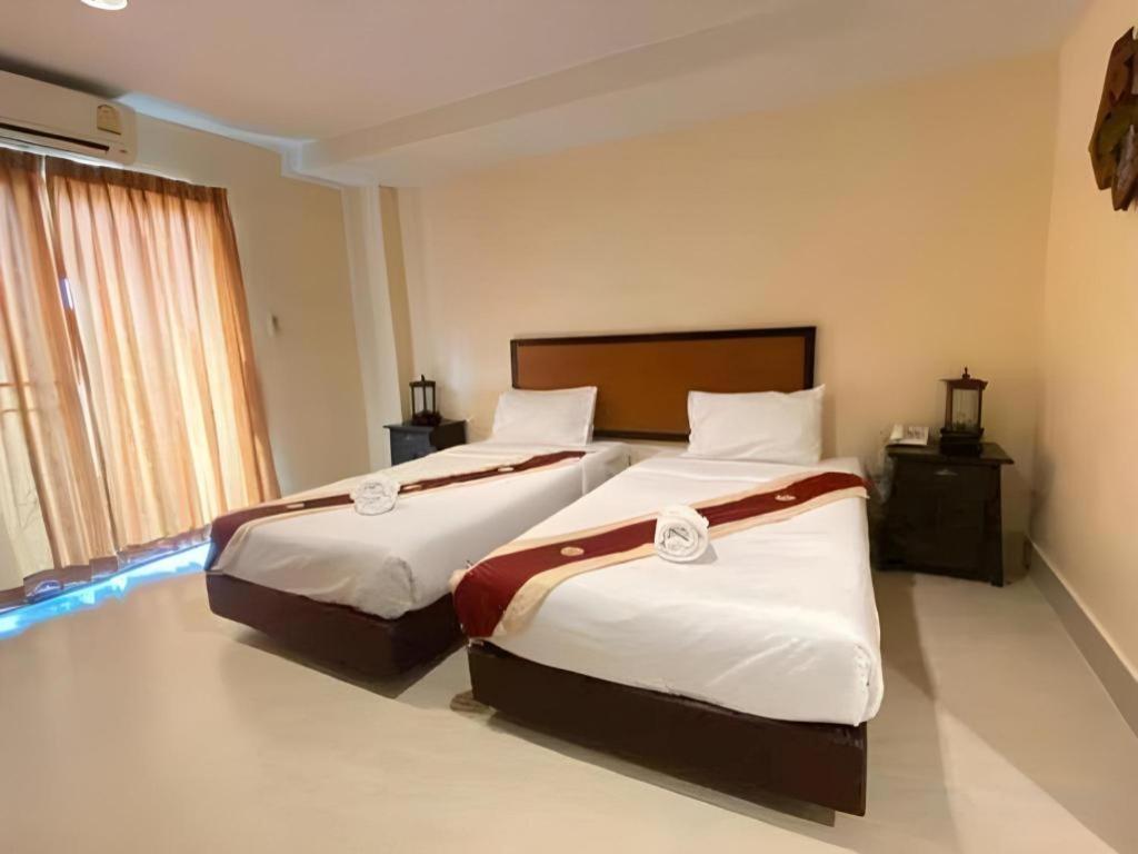 Rayong Lanna Hotel Extérieur photo