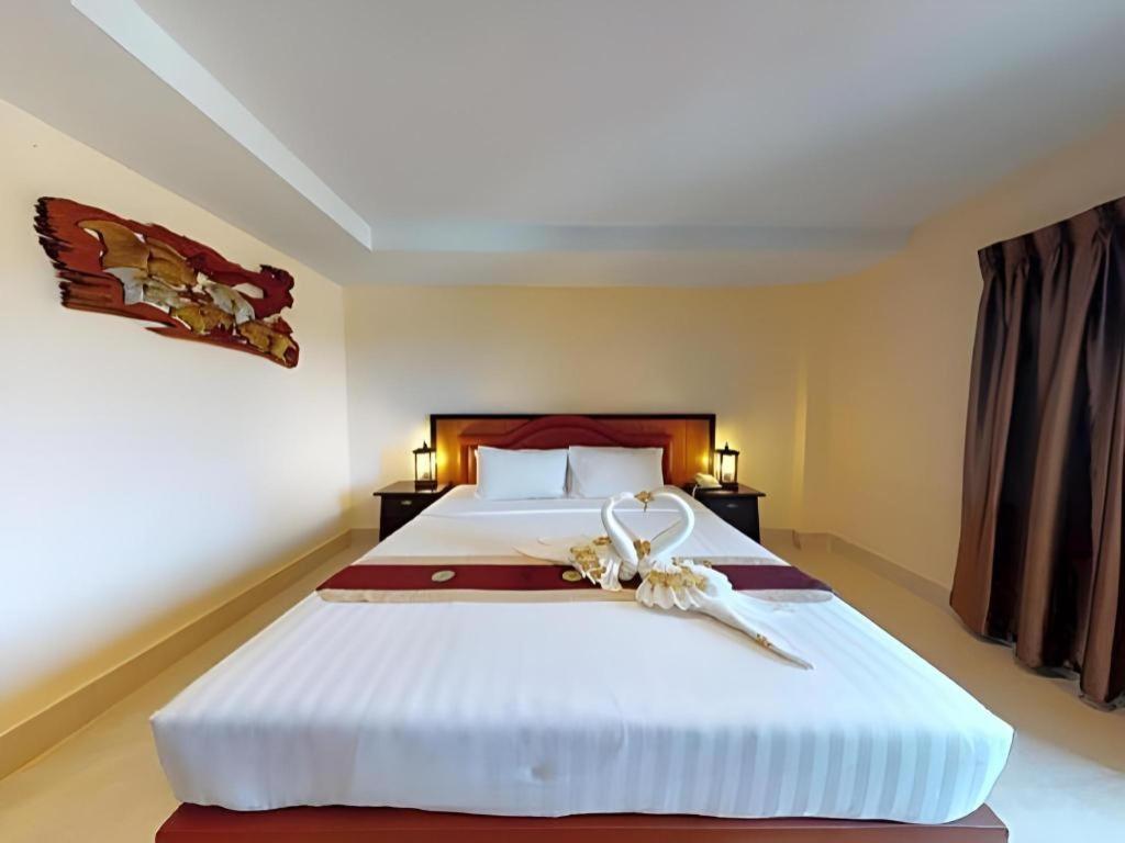 Rayong Lanna Hotel Extérieur photo