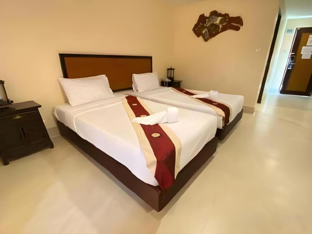 Rayong Lanna Hotel Extérieur photo