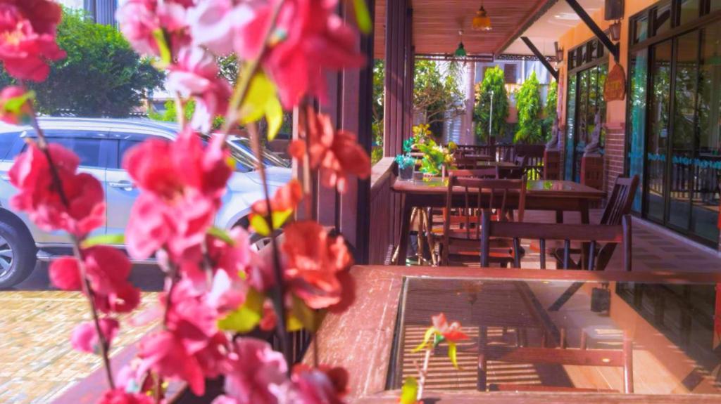 Rayong Lanna Hotel Extérieur photo
