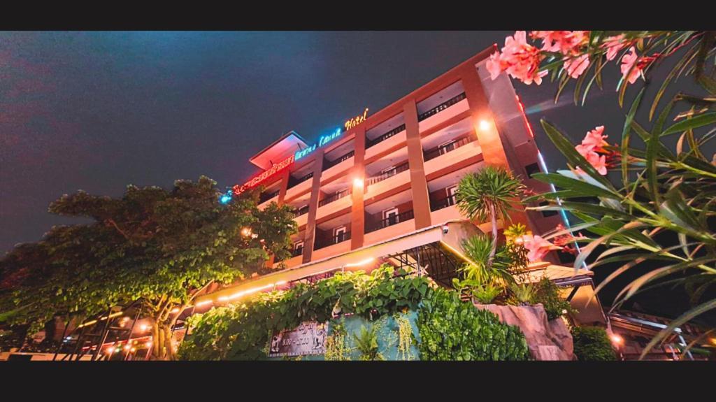 Rayong Lanna Hotel Extérieur photo