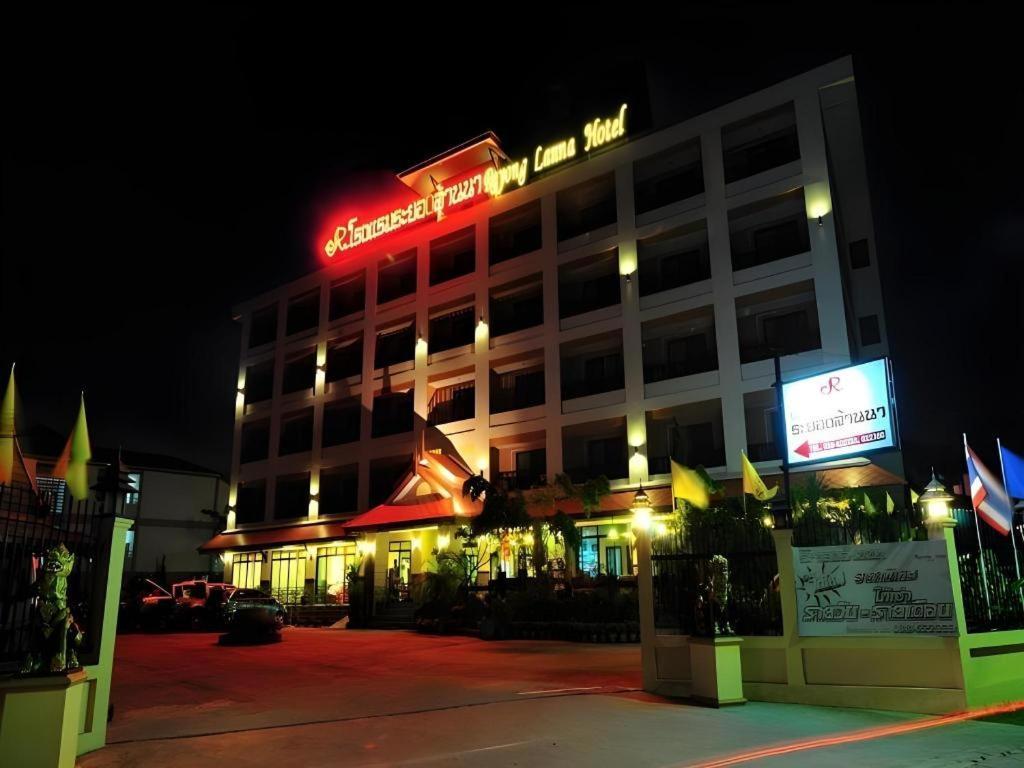 Rayong Lanna Hotel Extérieur photo