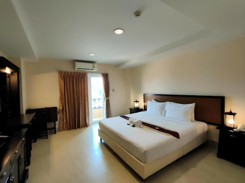 Rayong Lanna Hotel Extérieur photo