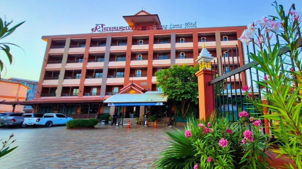 Rayong Lanna Hotel Extérieur photo