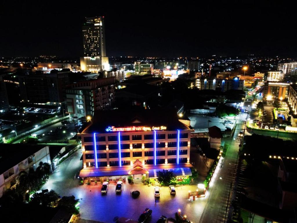 Rayong Lanna Hotel Extérieur photo